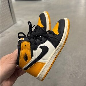 Nike Air Jordan 1 Mid Taxi retro-554725-701 youth size 10 yellow black trainers